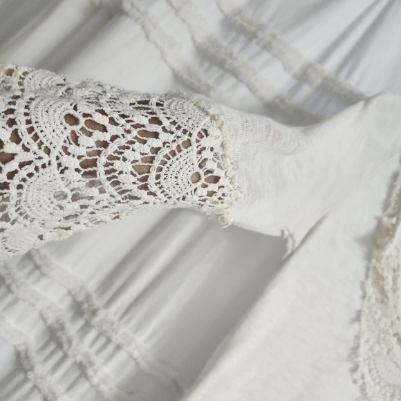 Gimmicks By Bke, Cream Crochet Trim Top. Size Small - Picture 8 of 8